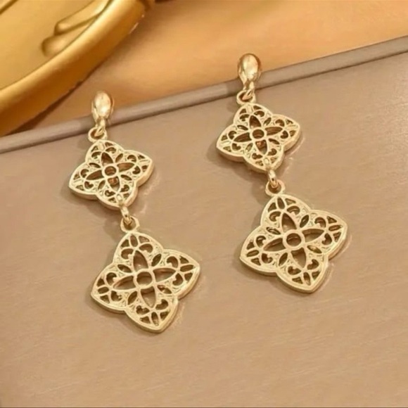 Gold Boho Style Floral Cut Out Filigree Dangle Drop Earrings New - Picture 3 of 4